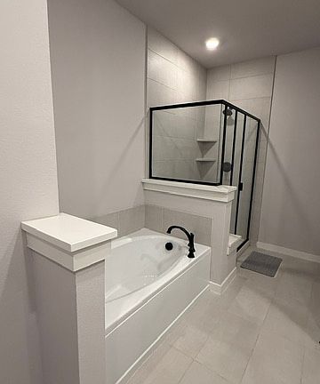 4th image of 800 Bandera Ct