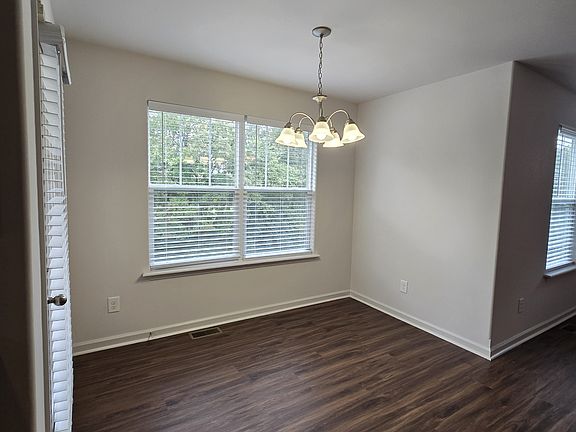 5th image of 313 White Oak Trce