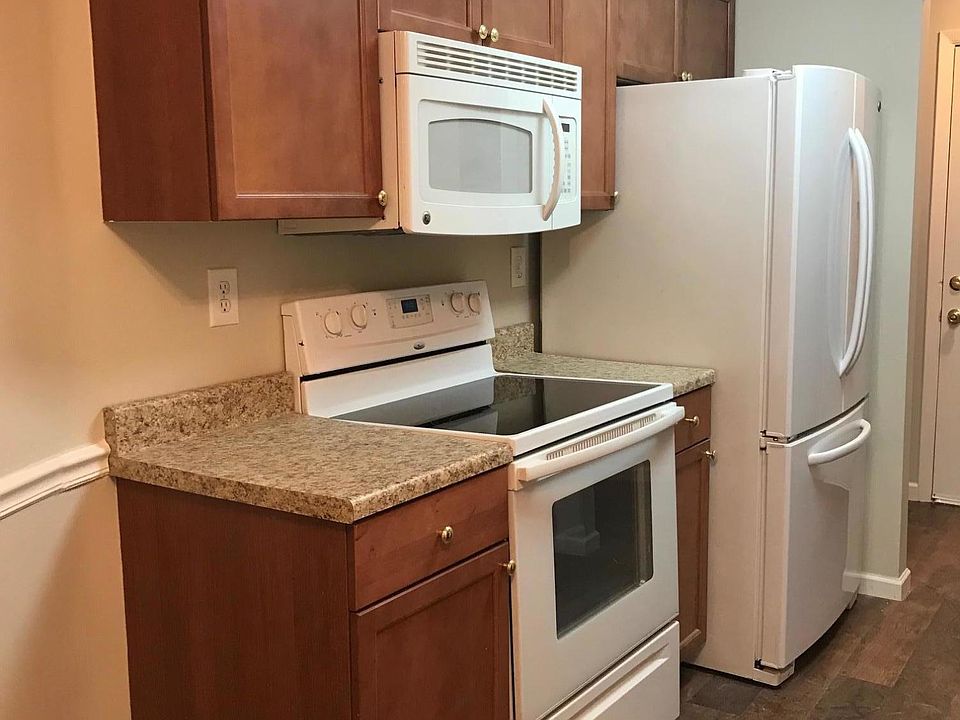 2nd image of 37 Amberly Dr Unit E