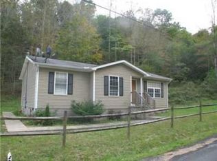 715 Lake Hollow Rd, Hurricane, WV 25526