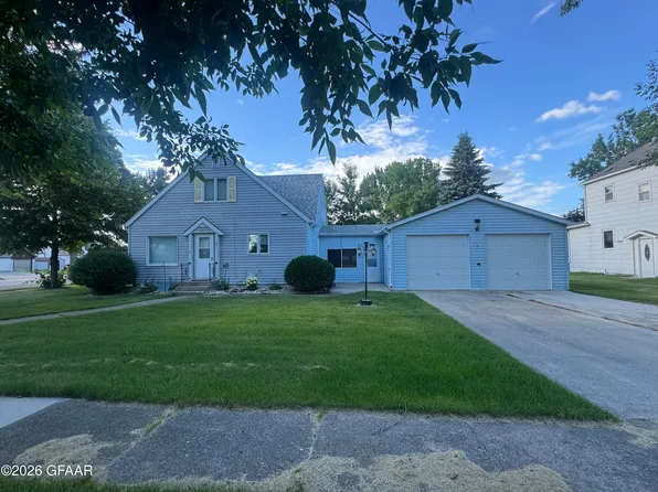101 6th St E, Finley, ND 58230