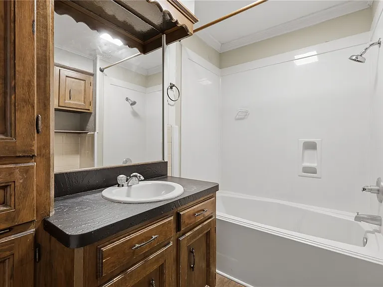 112 Williams St — Photo 26