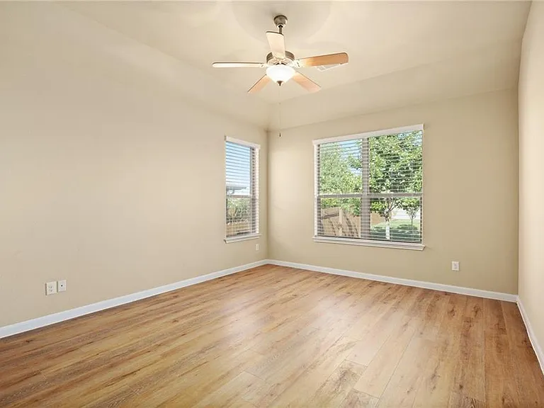 112 W Adelanta Pl — Photo 13