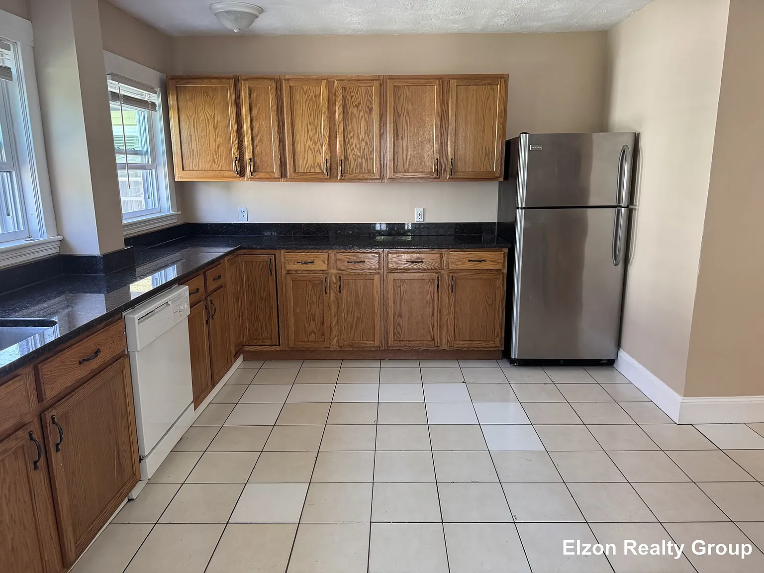315 Foster St — Photo 4