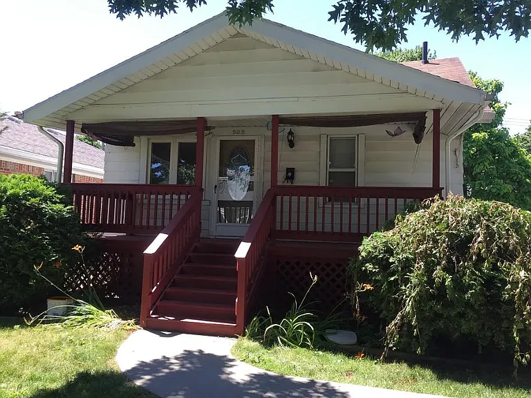 505 California Blvd — Photo 1