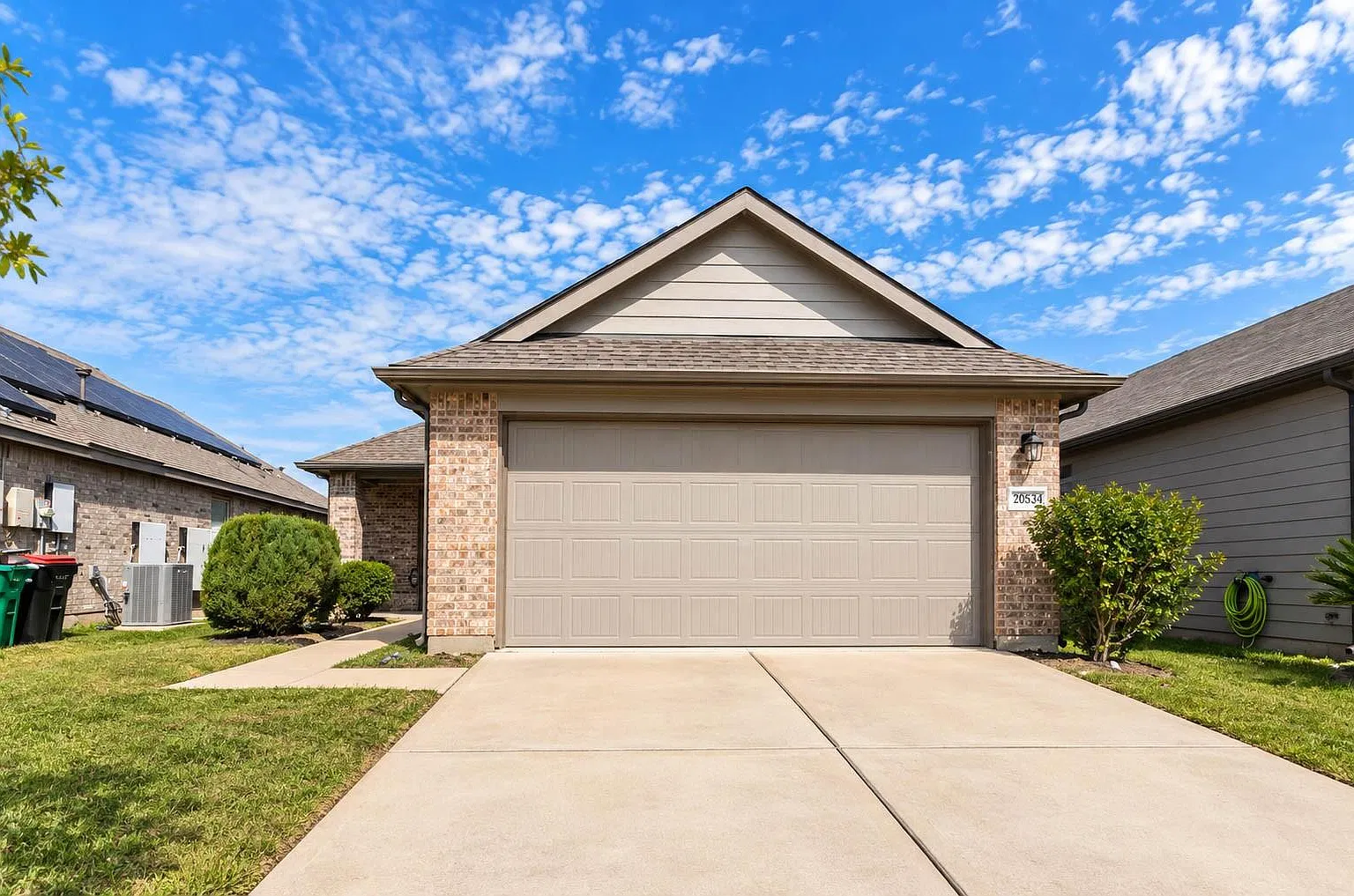 3 bed, 2.0 bath, 1220 sqft, $1,925 — Photo 1