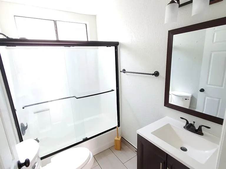 10037 Samoa Ave — Photo 6
