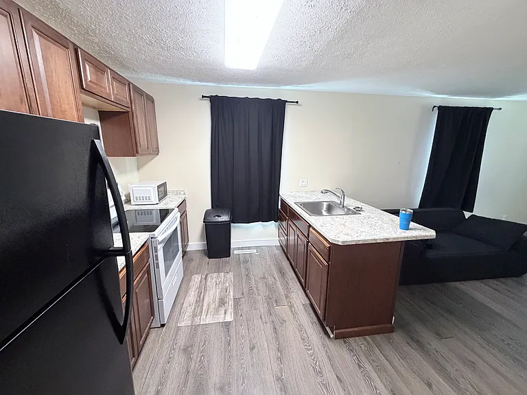 722 Washington St — Photo 3