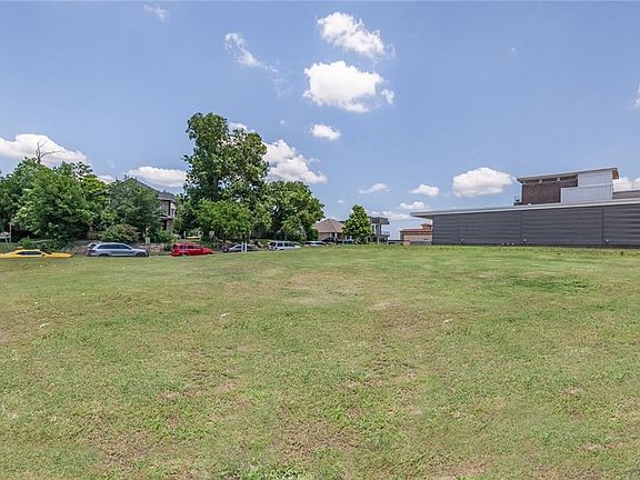 2nd image of 628 NW 7th St Lot See
