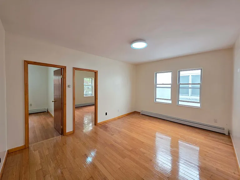 1533 E 32nd St #2 — Photo 4