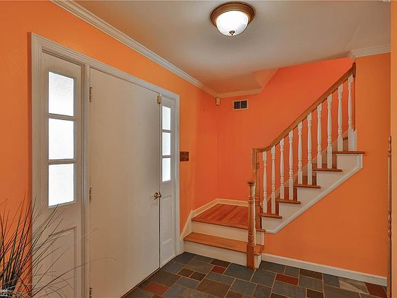 4th image of 1123 Westbury Dr