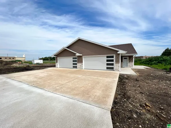 1821 W 6th St #1, Storm Lake, IA 50588