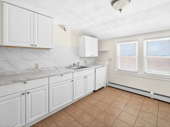 91 Wabun Ave Floor 3, Providence, RI 02908