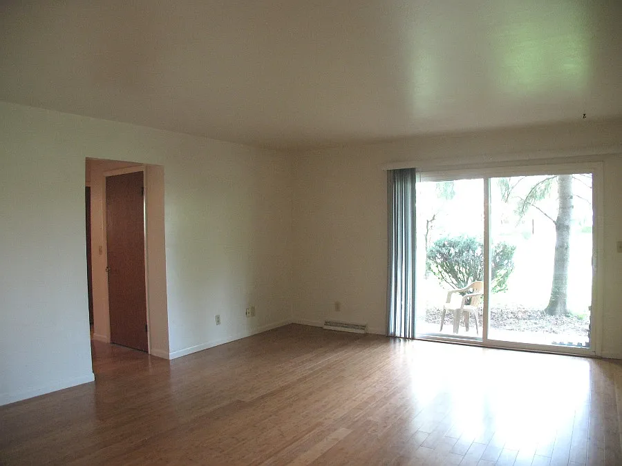 2 bed, 1000 sqft, $1,150 — Photo 2