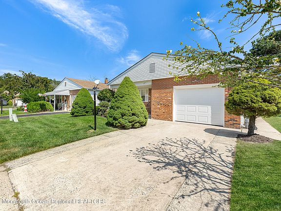 3rd image of 3 Roxton Place