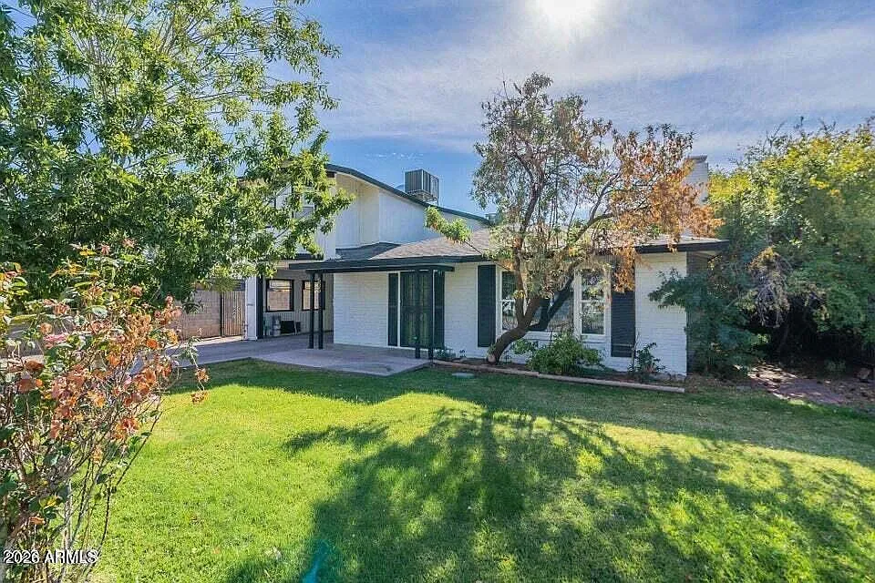 5 bed, 2.0 bath, 2140 sqft, $750 — Photo 2