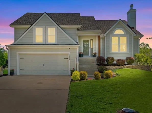 16464 W 158th Ter, Olathe, KS 66062