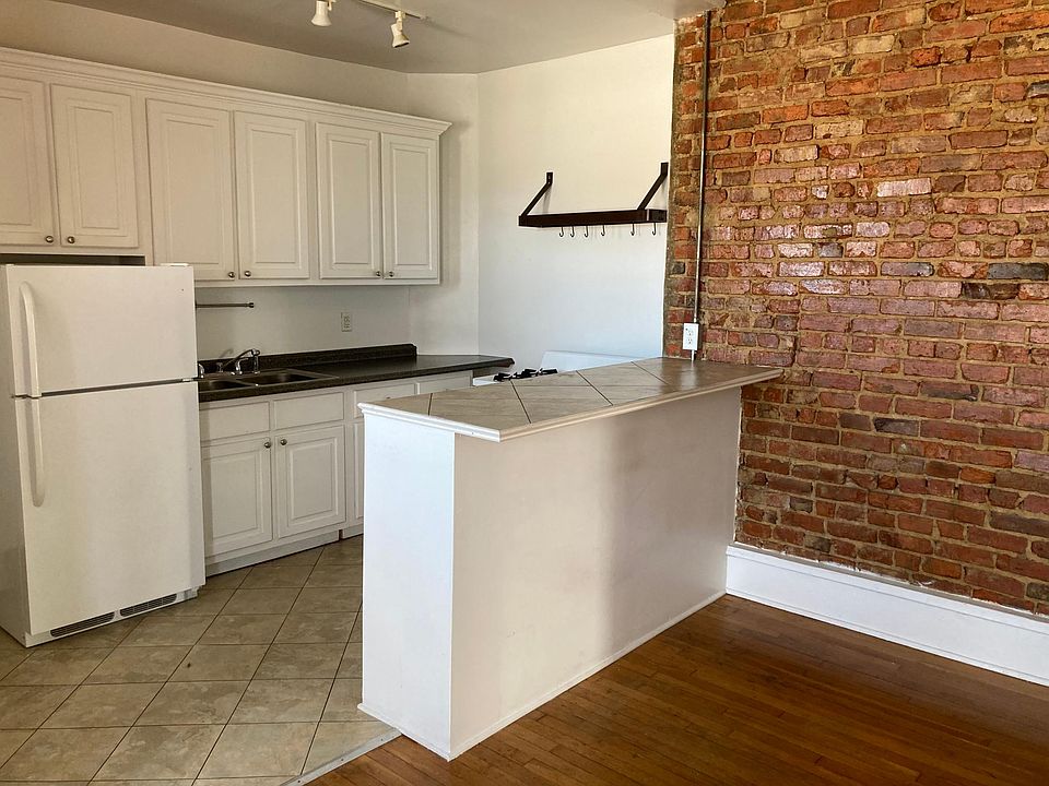1st image of 2806 W Cary St APT 10