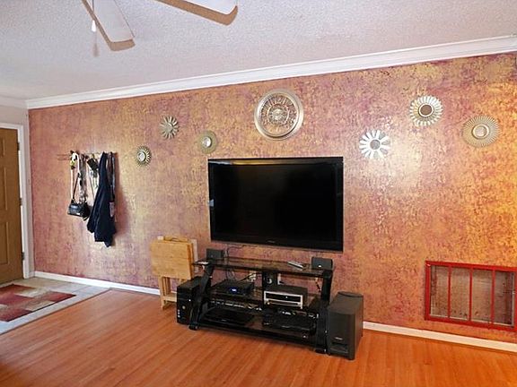 2nd image of 1601 Amberlea Dr N