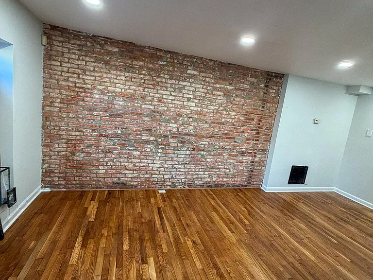 1226 W Pratt St — Photo 5