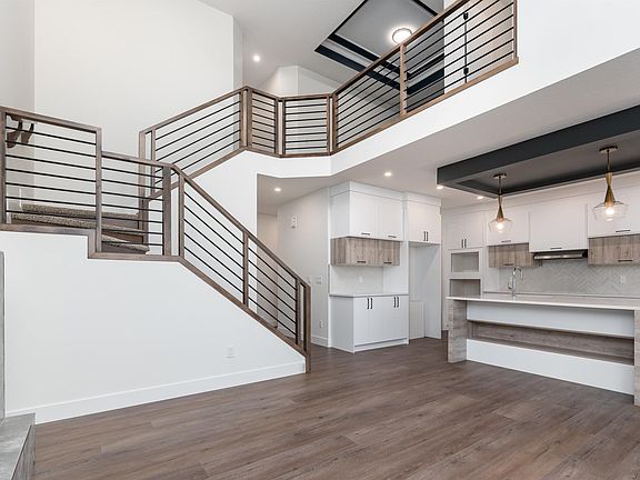 3rd image of 43 Maple Cres
