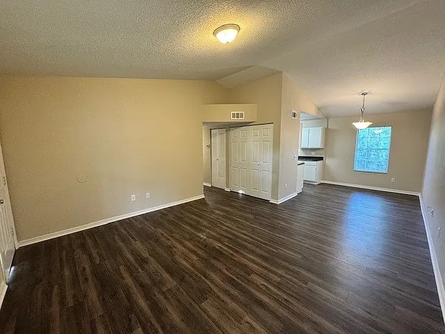 Ivy Chase Apartments — Photo 13