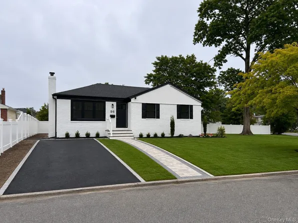 98 Beecher Road, North Babylon, NY 11703