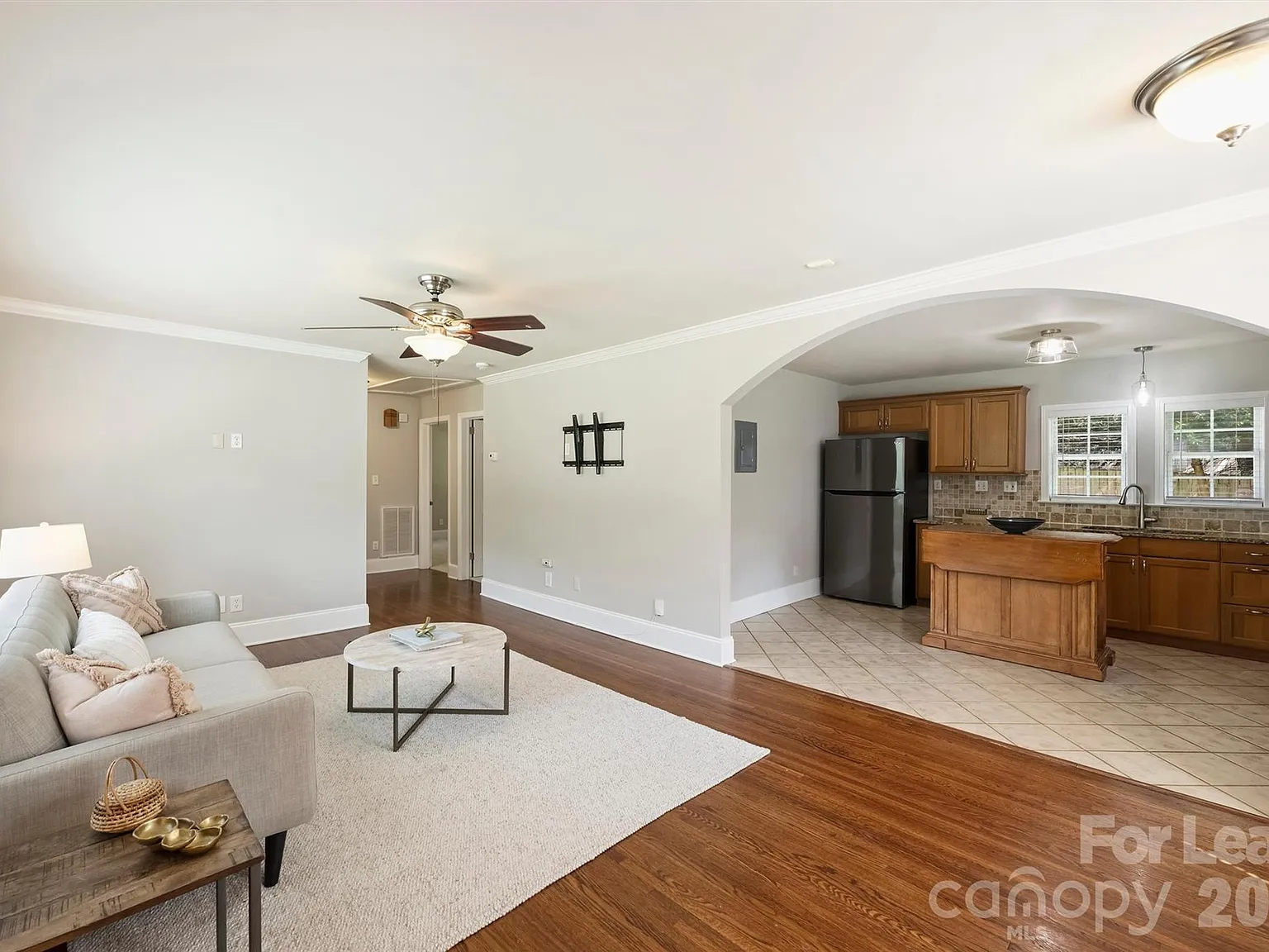3 bed, 2.0 bath, 1245 sqft, $2,200 — Photo 4