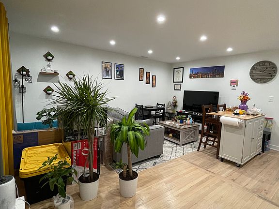 2nd image of 1756 W Rosehill Dr APT 1E