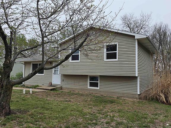3rd image of 1702 Lilac Ln
