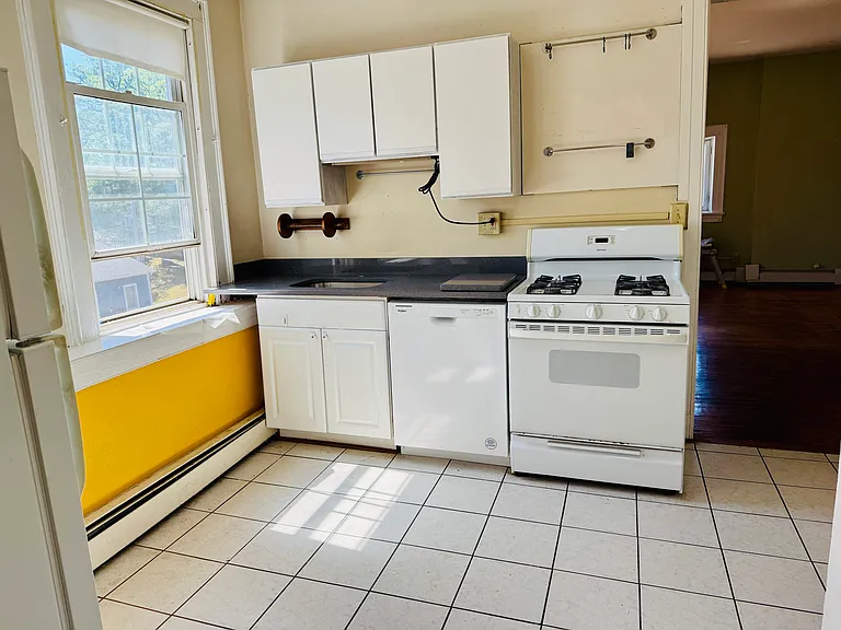 469 Whitney Ave #8 — Photo 13