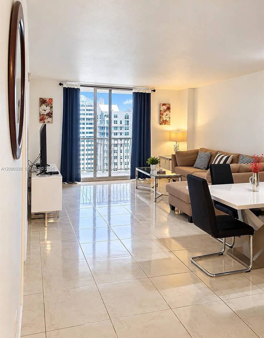 The Club At Brickell Bay — Photo 1