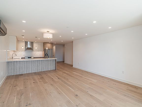 5th image of 2224 Clement St #112