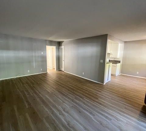 4th image of 2157 Vine St APT 5
