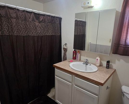 5th image of 213 E 9th Ave
