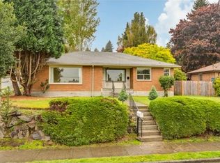 8903 17th Ave NE, Seattle, WA 98115