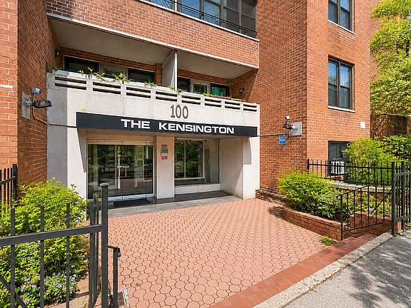 3rd image of 100 Ocean Pkwy APT 6K