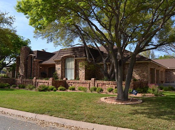 4th image of 1806 Club House Ln