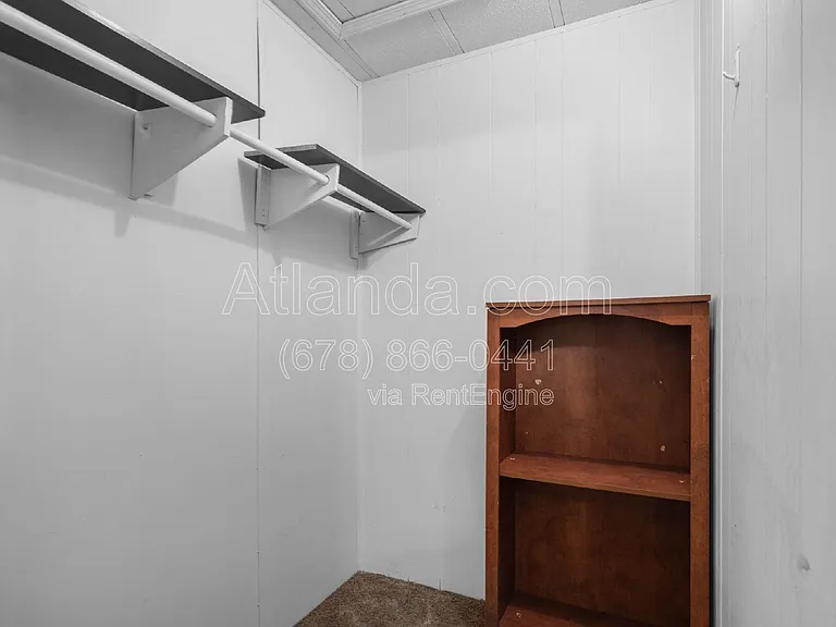 1061 Center St NW #C — Photo 11