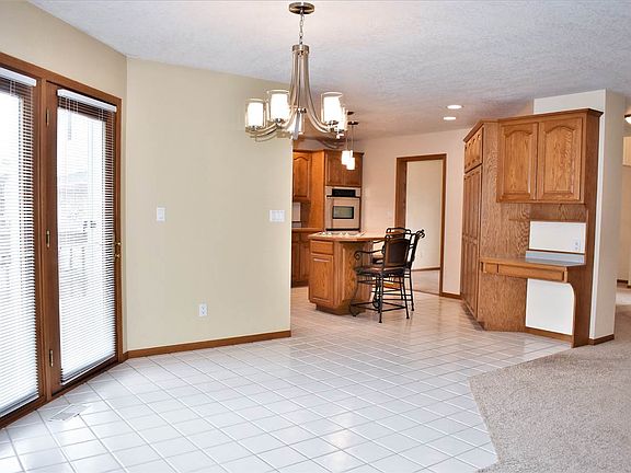 3rd image of 612 Barnett Dr