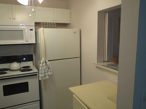 4th image of 143 Kent St #I