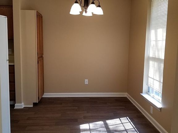 3rd image of 772 Winthorne Dr
