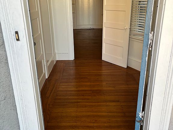 4th image of 4026 Broadway