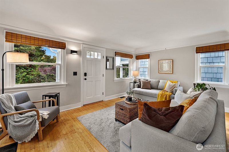 5th image of 2628 46th Avenue SW