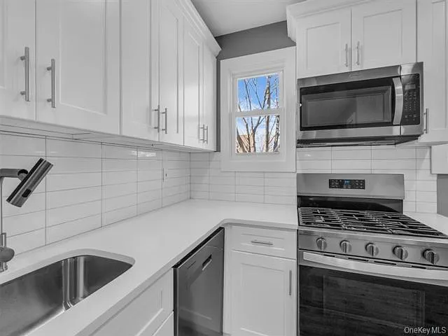 31-33 Burr Ave — Photo 4