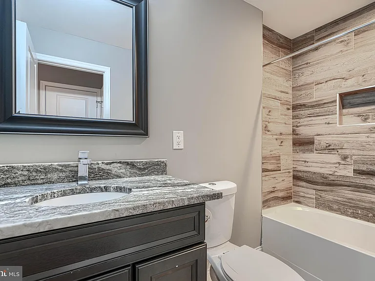 1620 E Clement St — Photo 27