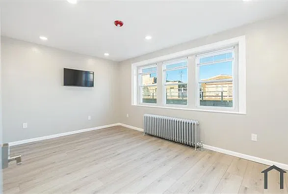Studio, $900 — Photo 4