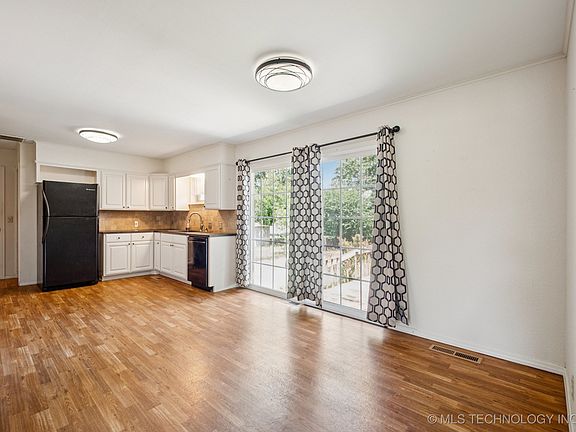 4th image of 1710 Louise Dr