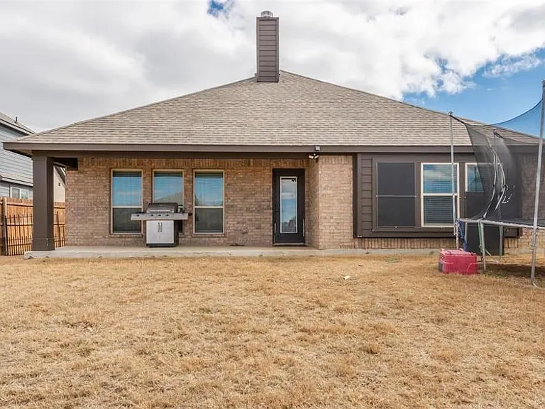 1044 Kingston Dr — Photo 18