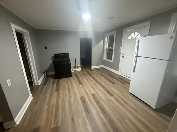 9 Henry St #3, Southbridge, MA 01550